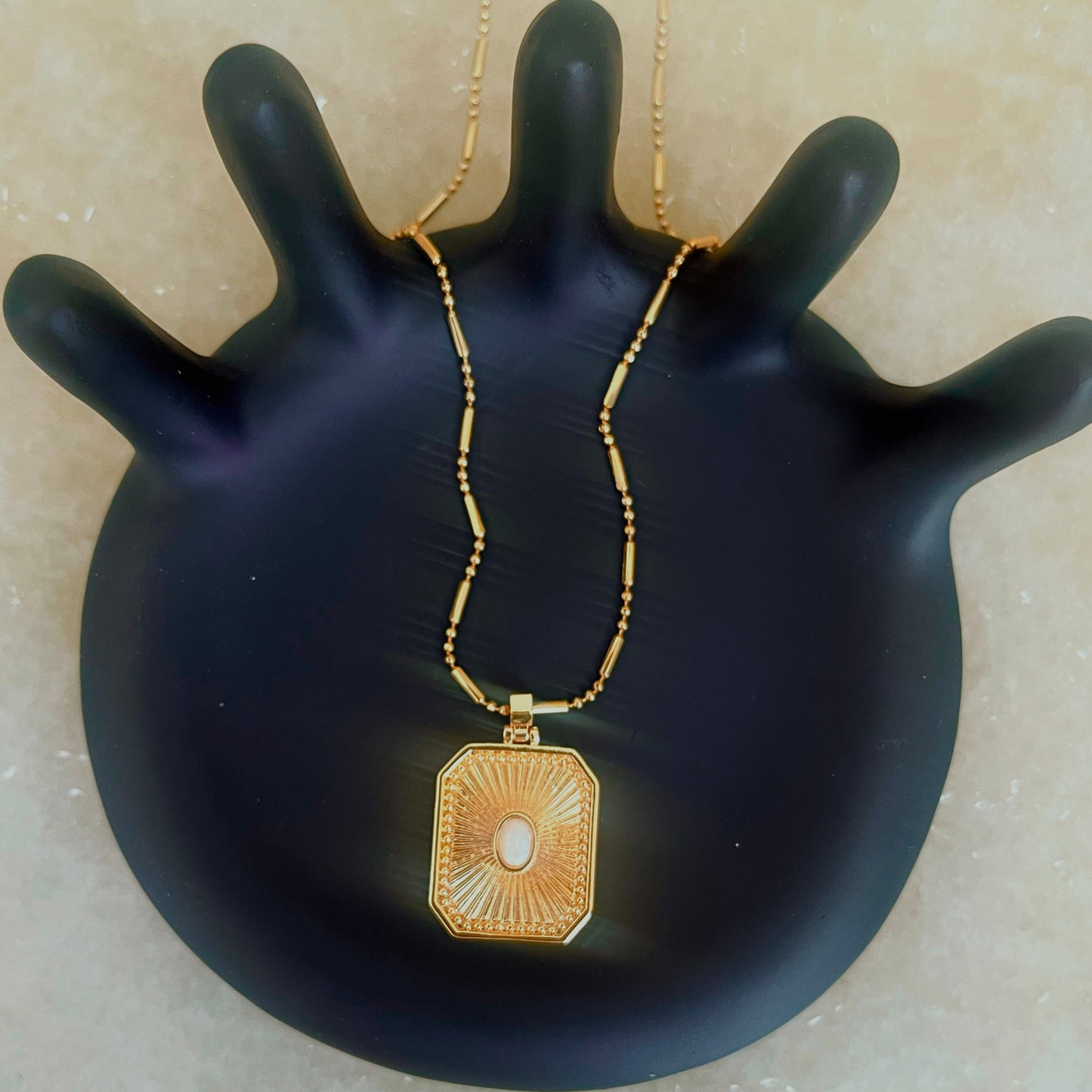 Inner Glow Pendent Necklace